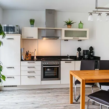 Lena Mit Fahrstuhl Und Baecker Im Haus, Direkt An Der Flaniermeile Apartment Sellin (Rugen)